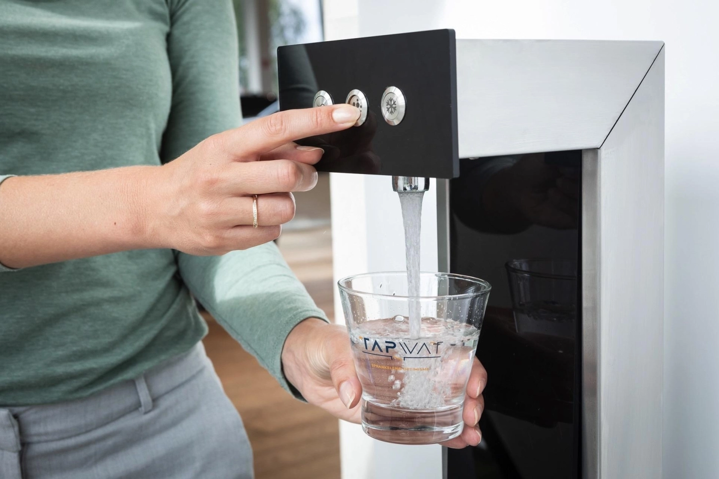 Goedkoper en duurzamer drinken met een TapWat-leidingwaterkoeler bij je thuis.
